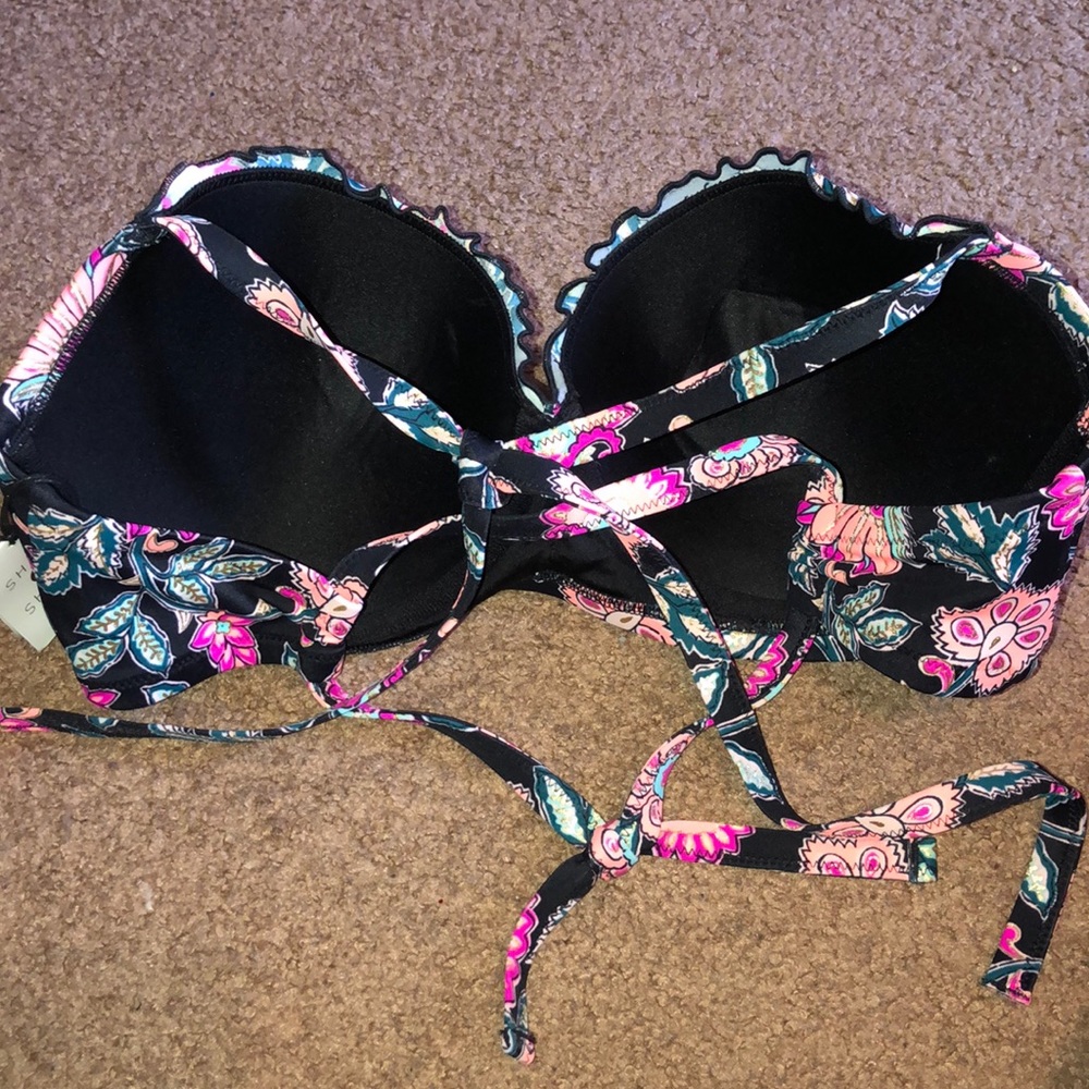 Bikini Top 👙 - Picture 2 of 4